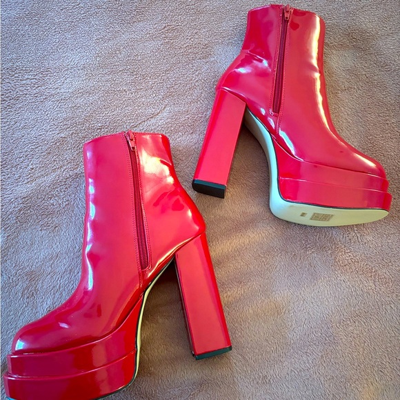 Red Platform boots | faux patent leather - Picture 3 of 4